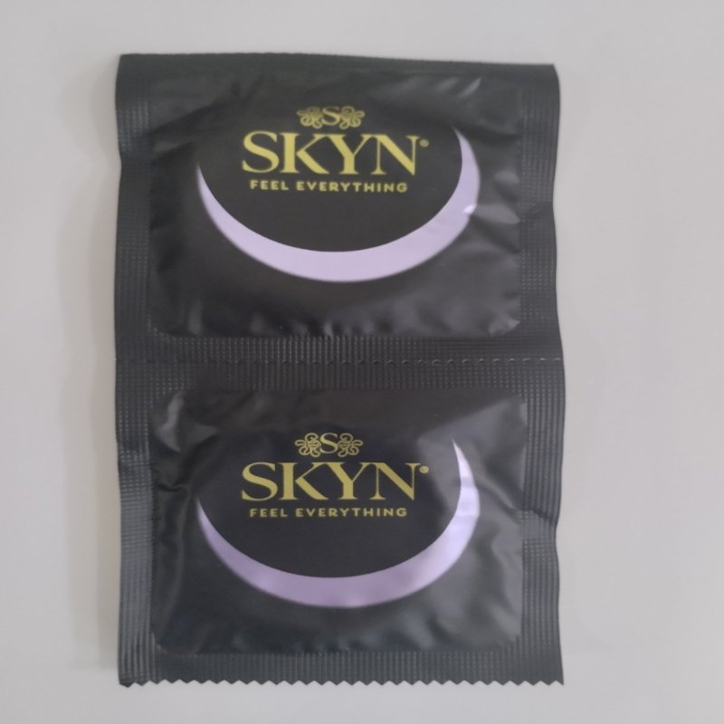 Безлатексные полиизопреновый презервативы SKYN Excitation точечные с охлаждающим еффектом (по 1шт) - зображення 1