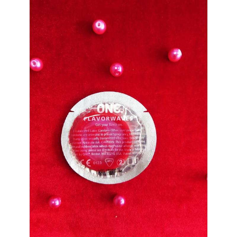 Презервативы ONE Chocolate Strawberry (ароматизированные)(по 1 шт)(упаковка может отличаться цветом