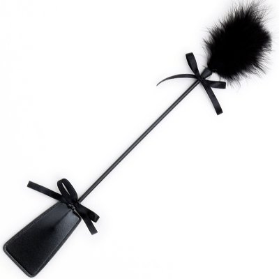 Стек с черным мехом для БДСМ-игр Tender and painful цвет черный