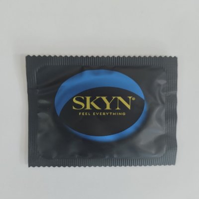 Безлатексный полиизопреновый презерватив SKYN Extra Lubricated (по 1 шт)