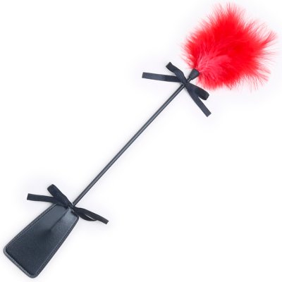 Стек с красным мехом для БДСМ-игр Tender and painful Red цвет черный