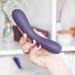 Преміум вібратор Je Joue - Uma Purple універсальний з глибокою вібрацією, стимуляція точки G - мініатюра 6