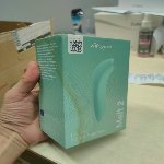 Вакуумний смарт-стимулятор для пар We-Vibe Melt 2 Sage (розводи на пакованні) - мініатюра 2