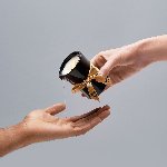 Масажна свічка YESforLOV MASSAGE CANDLE with bewitching scent 120 г, квітковий аромат, віск + олії - мініатюра 3