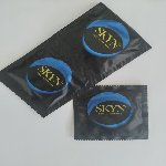 Безлатексный полиизопреновый презерватив SKYN Extra Lubricated (по 1 шт) - мініатюра 4