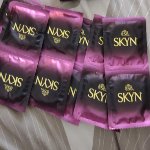 Безлатексные полиизопреновый презервативы SKYN Excitation точечные с охлаждающим еффектом (по 1шт) - мініатюра 2