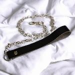 Комплект черные наручники + ошейник с поводком с розовым мехом с ЭКО лака Flirty - мініатюра 8