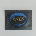 Безлатексный полиизопреновый презерватив SKYN Extra Lubricated (по 1 шт) - мініатюра 1
